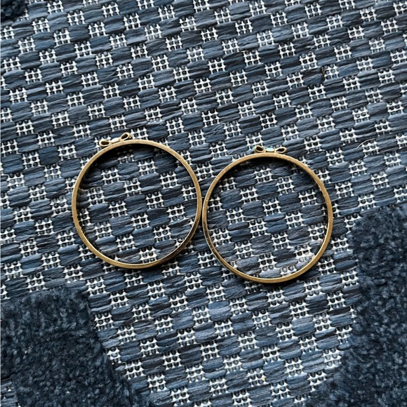 Kate Spade Blue & Cream Enamel Take A Bow Bangle Bracelets - Picture 4 of 6